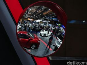 Berburu Kendaraan Baru di IIMS 2025 Berburu Kendaraan Baru di IIMS 2025