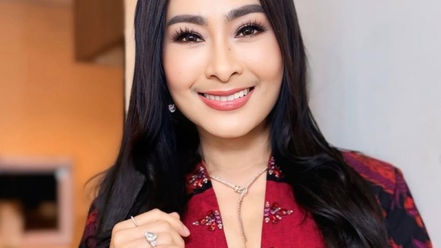 Berita Viral Selebriti dari InsertLive : Iis Dahlia Ngaku Senasib dengan Lesti Kejora Dilarang Nyanyi Lagu Yoni Dores