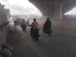 Warga Ngeluh Jalan RE Martadinata Jakut Berdebu Meski Tiap Hari Dibersihkan
