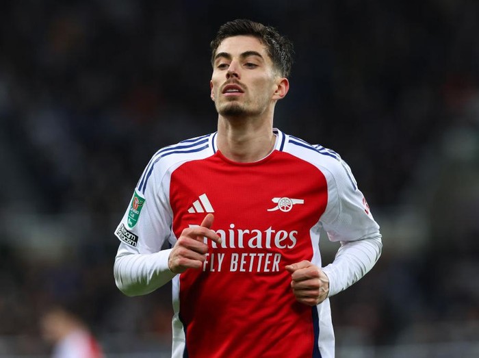 NEWCASTLE UPON TYNE, ENGLAND - FEBRUARY 5:  Kai Havertz of Arsenal during the Carabao Cup Semi Final Second Leg match between Newcastle United and Arsenal at St James' Park on February 5, 2025 in Newcastle upon Tyne, England. (Photo by Robbie Jay Barratt - AMA/Newcastle United via Getty Images)