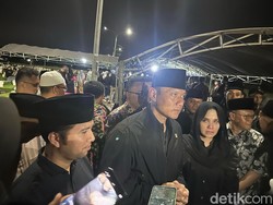 Video: Momen Haru AHY Saat Proses Pemakaman Renville Antonio