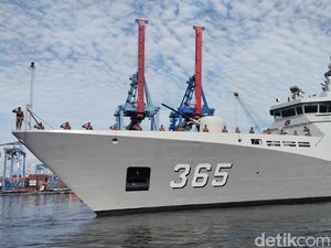 Momen Pesawat Patroli Israel Putari KRI Diponegoro Momen Pesawat Patroli Israel Putari KRI Diponegoro