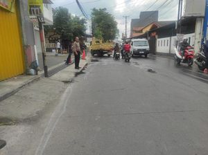 Hilang Keseimbangan Saat Nyalip, Pemotor Jatuh-Bocah Tewas Terlindas Truk