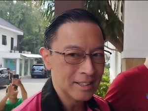 Dengan Tangan Terborgol, Tom Lembong Ngaku Siap Segera Diadili