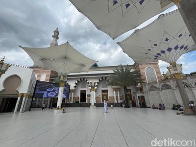 Masjid Ar Rahman di Blitar yang Nyaman, Serasa Sholat di Masjid Nabawi