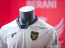 Pada 1000 pembelian pertama para fans akan mendapatkan box exclusive. 