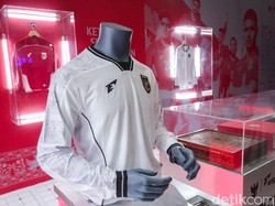 Bila dipantau melalui ecommercenya 1000 jersey pertama itu nampak ludes tak kurang dari 30 menit. 