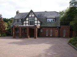 Pria Ini Renovasi Rumah Rusak Eks Kebakaran Tanpa Tukang, Habis Rp 8 M