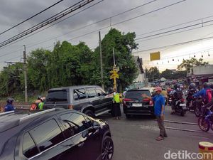 Duka Penjaga Palang Kereta: Kerap Adu Mulut Lawan Pengendara Nekat Duka Penjaga Palang Kereta: Kerap Adu Mulut Lawan Pengendara Nekat