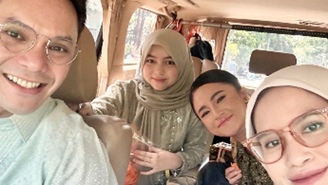 Update Informasi Selebriti InsertLive : Harmonis Usai Cerai, 7 Potret Kompak Marshanda & Ben Kasyafani Hadiri Wisuda Anak