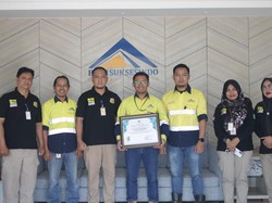 PT BSI Sabet Penghargaan Zero Accident dari Gubernur Jatim