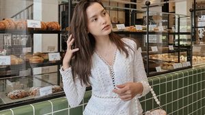 Cantiknya Sarah Menzel Saat Cicip Matcha hingga Ngopi di Kafe Jaksel