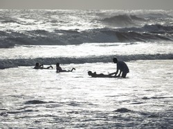 Sri Sultan Larang Wisatawan Mandi di Pantai Parangtritis, Ini Kata Pakar Laut