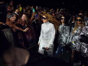 Shakira Dituduh Mencontek Gaya Beyonce, Konsernya Disebut Plagiat Shakira Dituduh Mencontek Gaya Beyonce, Konsernya Disebut Plagiat
