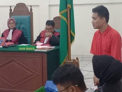 Dituntut 3 Tahun Penjara Karena Miliki Senpira, Ade Minta Diringankan