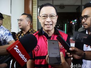 Tom Lembong Dihadirkan Saat Pelimpahan Berkas P21 ke Kejari Jakpus