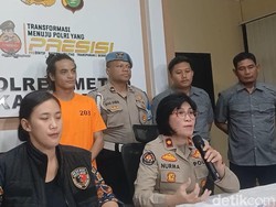 Vadel Badjideh Bungkam Saat Berbaju Tahanan