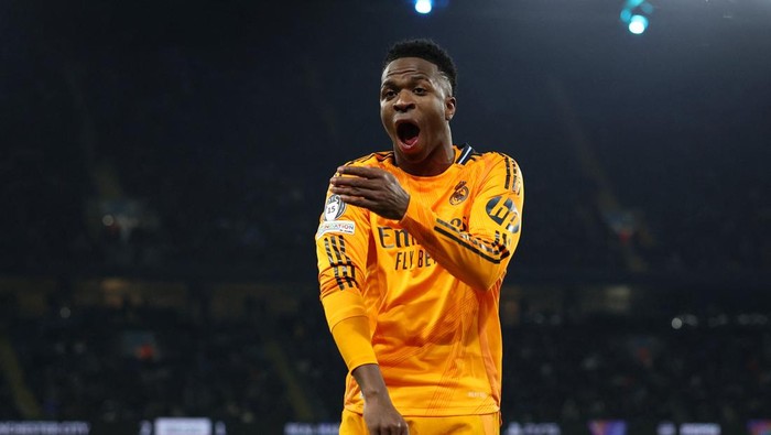 Soccer Football - Champions League - Knockout Phase Playoff - First Leg - Manchester City v Real Madrid - Etihad Stadium, Manchester, Britain - February 11, 2025  Real Madrids Vinicius Junior celebrates their second goal scored by Real Madrids Brahim Diaz REUTERS/Phil Noble
