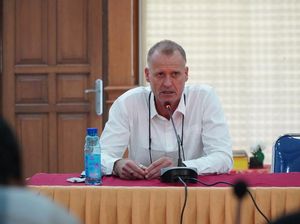 Alessia dan Riyan, 2 WNA Fasih Berbahasa Bali yang Kini Ajukan Jadi WNI Alessia dan Riyan, 2 WNA Fasih Berbahasa Bali yang Kini Ajukan Jadi WNI