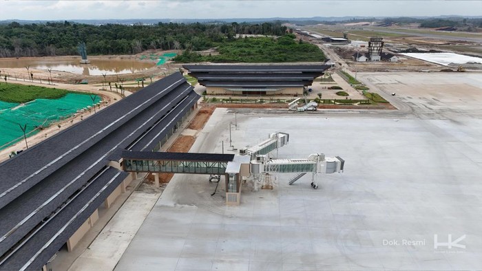 Proyek Bandara VVIP Ibu Kota Nusantara (IKN) ditargetkan rampung Maret 2025. Penyelesaian proyek ini terus dikebut.