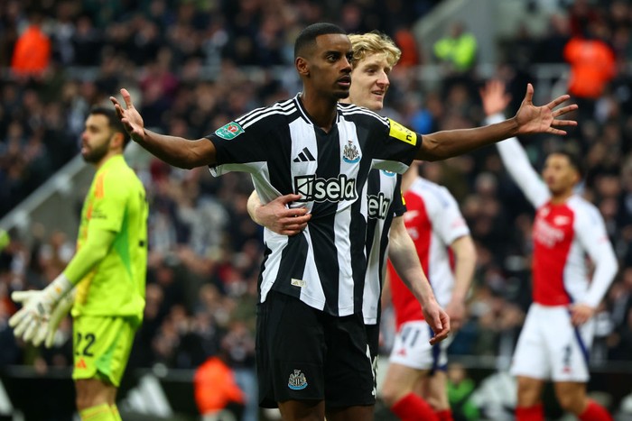 Alexander Isak  Alexander Isak of Newcastle United celebrates scoring a goal that is later ruled out by VAR during the Carabao Cup Semi Final Second Leg match between Newcastle United and Arsenal at St James' Park on February 05, 2025 in Newcastle upon Tyne, England. (Photo by Chris Brunskill/Fantasista/Getty Images)