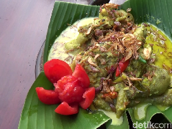 Istimewa! Menikmati Ayam Pedas Bumbu Rempah di Kaki Gunung Semeru