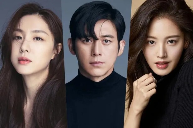 Jajaran Pemain Drama 'Reverse'/Foto: Soompi Jajaran Pemain Drama 'Reverse'/Foto: Soompi