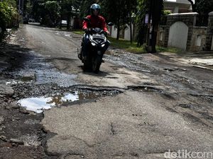Jalan Kandang Perahu Kota Cirebon Rusak Parah!