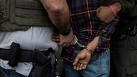 Momen Polisi AS Tangkap Imigran Gelap