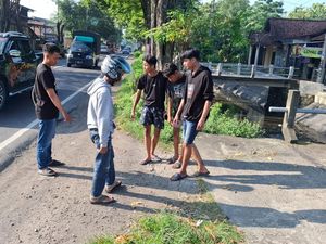 Pemuda di Jombang Diserang Gerombolan Orang Tak Dikenal, 3 Orang Luka Pemuda di Jombang Diserang Gerombolan Orang Tak Dikenal, 3 Orang Luka