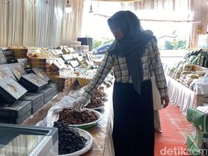 Legitnya Kurma di Al-Madinah Sukabumi yang Diburu Pembeli Jelang Ramadan Legitnya Kurma di Al-Madinah Sukabumi yang Diburu Pembeli Jelang Ramadan