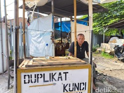 Bertahan dengan Keahlian Tradisional ala Tukang Kunci di Cirebon