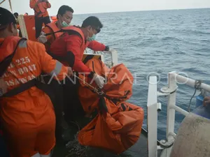 Tragedi KM Jabal Nur Sumenep 22 Penumpang Tewas Tenggelam 21 Hilang Tragedi KM Jabal Nur Sumenep 22 Penumpang Tewas Tenggelam 21 Hilang