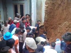 2 Tukang Bangunan di Pandeglang Tertimbun Longsor, 1 Orang Tewas