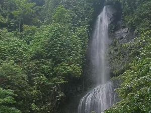 Boleh Mandi di Air Terjun Ini, tapi Jangan Berhajat Ya Boleh Mandi di Air Terjun Ini, tapi Jangan Berhajat Ya