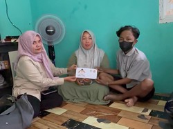 Andre Rosiade Beri Bantuan Uang Tunai untuk Penderita Thalasemia di Padang