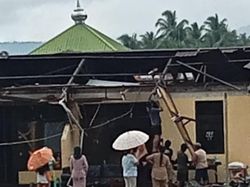 Asrama Polsek-2 Rumah Warga di Banggai Rusak Diterjang Angin Puting Beliung