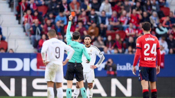Jude Bellingham PAMPLONA, SPAIN - FEBRUARY 15: Jude Bellingham of Real Madrid CF receives a red card during the LaLiga EA Sports match between CA Osasuna and Real Madrid CF at Estadio El Sadar on February 15, 2025 in Pamplona, Spain. (Photo by Ion Alcoba Beitia/Getty Images)