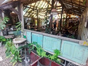 Menikmati Minuman Herbal Sambil Nongkrong di Kafe Bernuansa Klasik Menikmati Minuman Herbal Sambil Nongkrong di Kafe Bernuansa Klasik