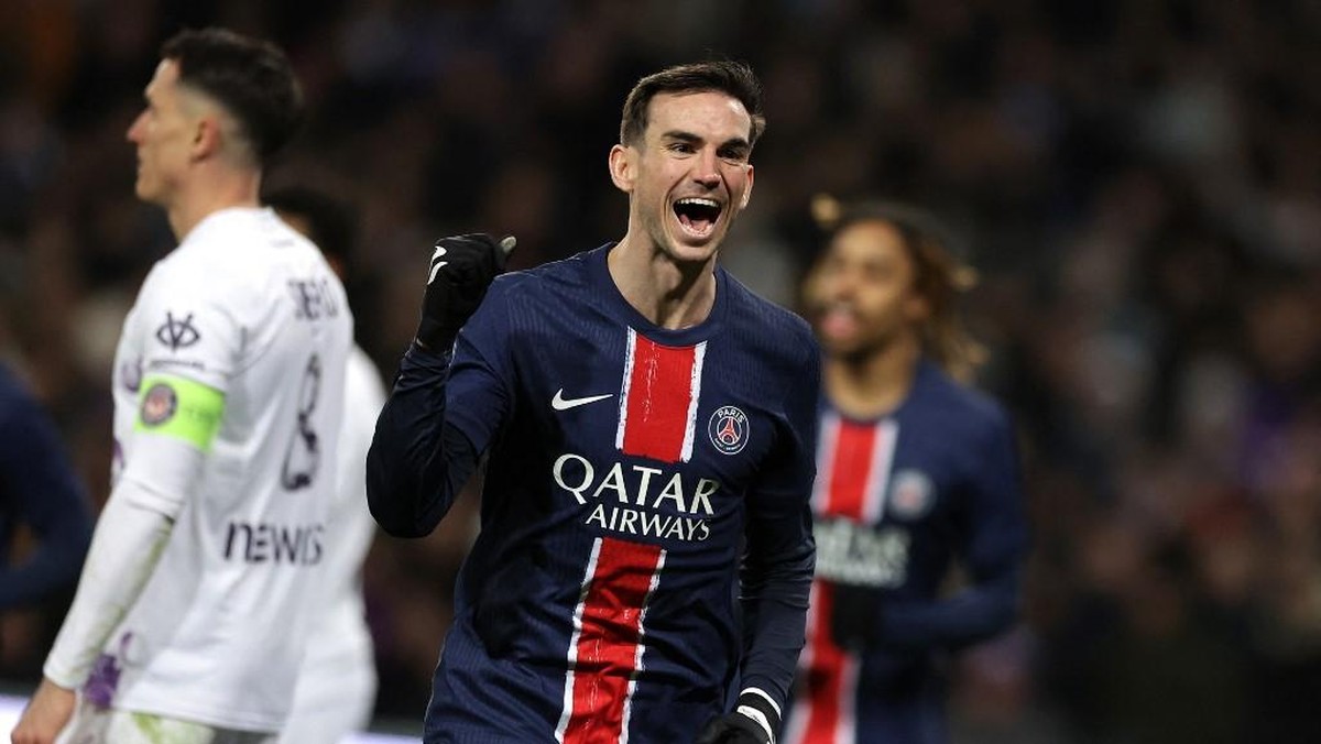 Perayaan gol Fabian Ruiz. (Foto: AFP/VALENTINE CHAPUIS)