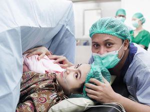 Mahalini dan Rizky Febian Sambut Kelahiran Anak Pertama Mahalini dan Rizky Febian Sambut Kelahiran Anak Pertama