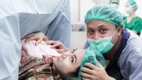 6 Potret Mahalini Lahiran Anak Pertama, Penuh Haru Didampingi Suami