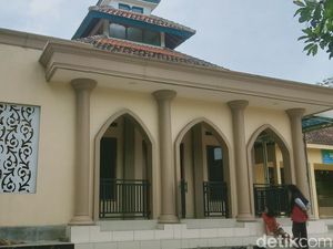 Ada Makam Mungil di Serambi Masjid Pomah Klaten, Begini Kisahnya
