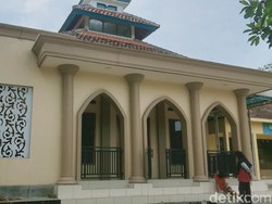 Ada Makam Mungil di Serambi Masjid Pomah Klaten, Begini Kisahnya