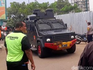 Barracuda yang Angkut Pemain Persib Jadi Perhatian Suporter Barracuda yang Angkut Pemain Persib Jadi Perhatian Suporter