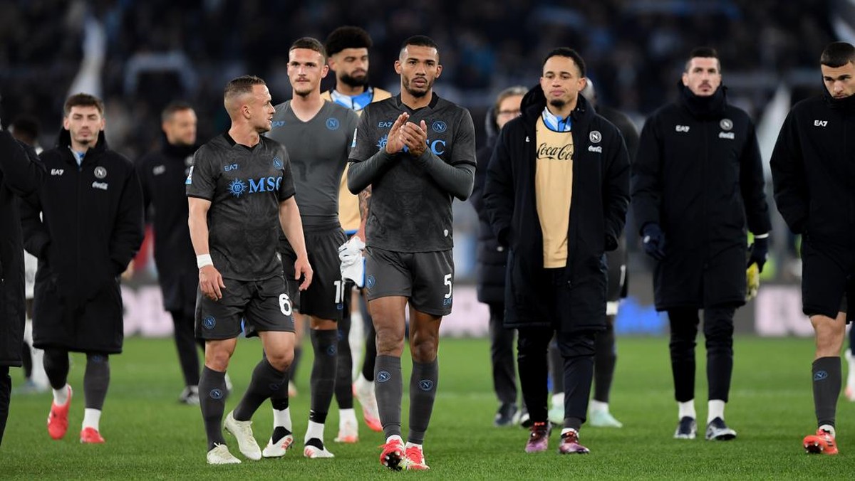 Para pemain Napoli tampak kecewa gagal mengalahkan Lazio. (Foto: SSC NAPOLI via Getty Images/SSC NAPOLI)