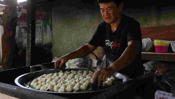 Melihat Pembuatan Choi Pan Sakkok Khas Singkawang