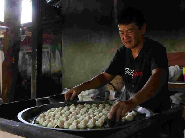 Melihat Pembuatan Choi Pan Sakkok Khas Singkawang