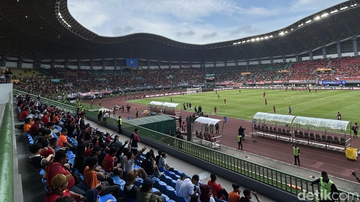 Bekasi banjir, Persija Jakarta vs PSIS Semarang masih on schedule. (Foto: Mercy Raya/detikcom)
