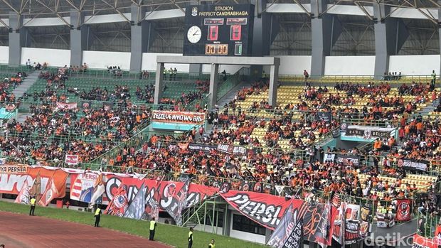 Persija vs Persib di Stadion Patriot, Bekasi